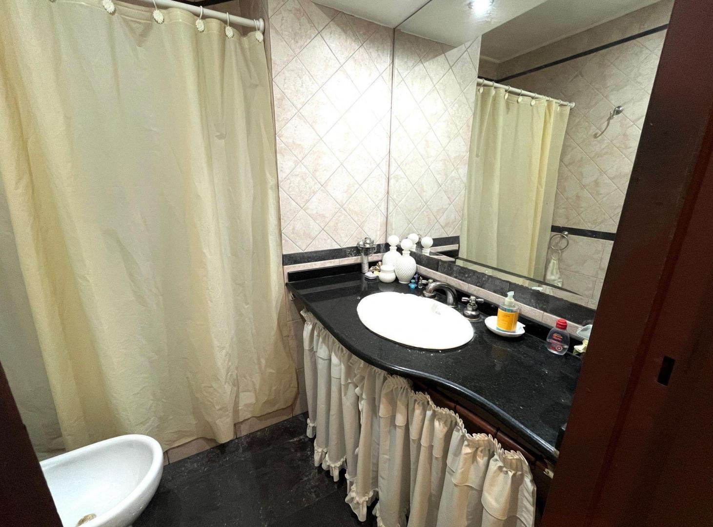Foto de VENTA CASA 4 AMBIENTES MORON FRENTE TERRENO PROPIO, imagen 3
