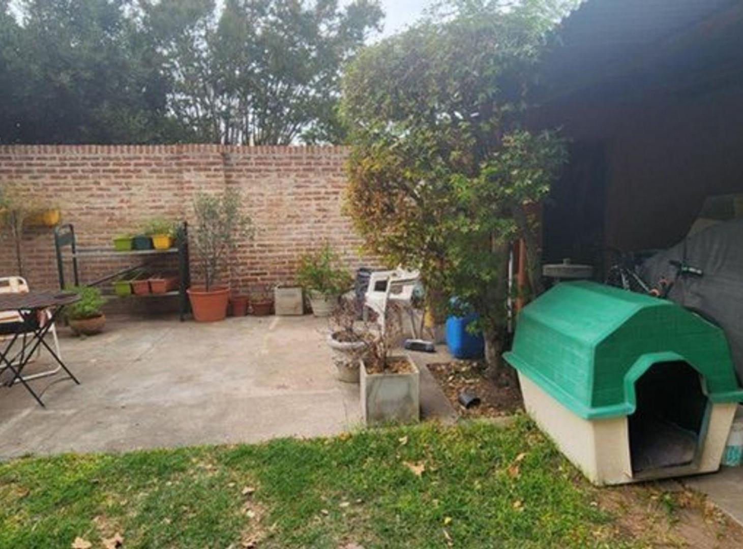 Foto de VENTA CASA 3 AMBIENTES LOTE EN ESQUINA TEMPERLEY, imagen 2