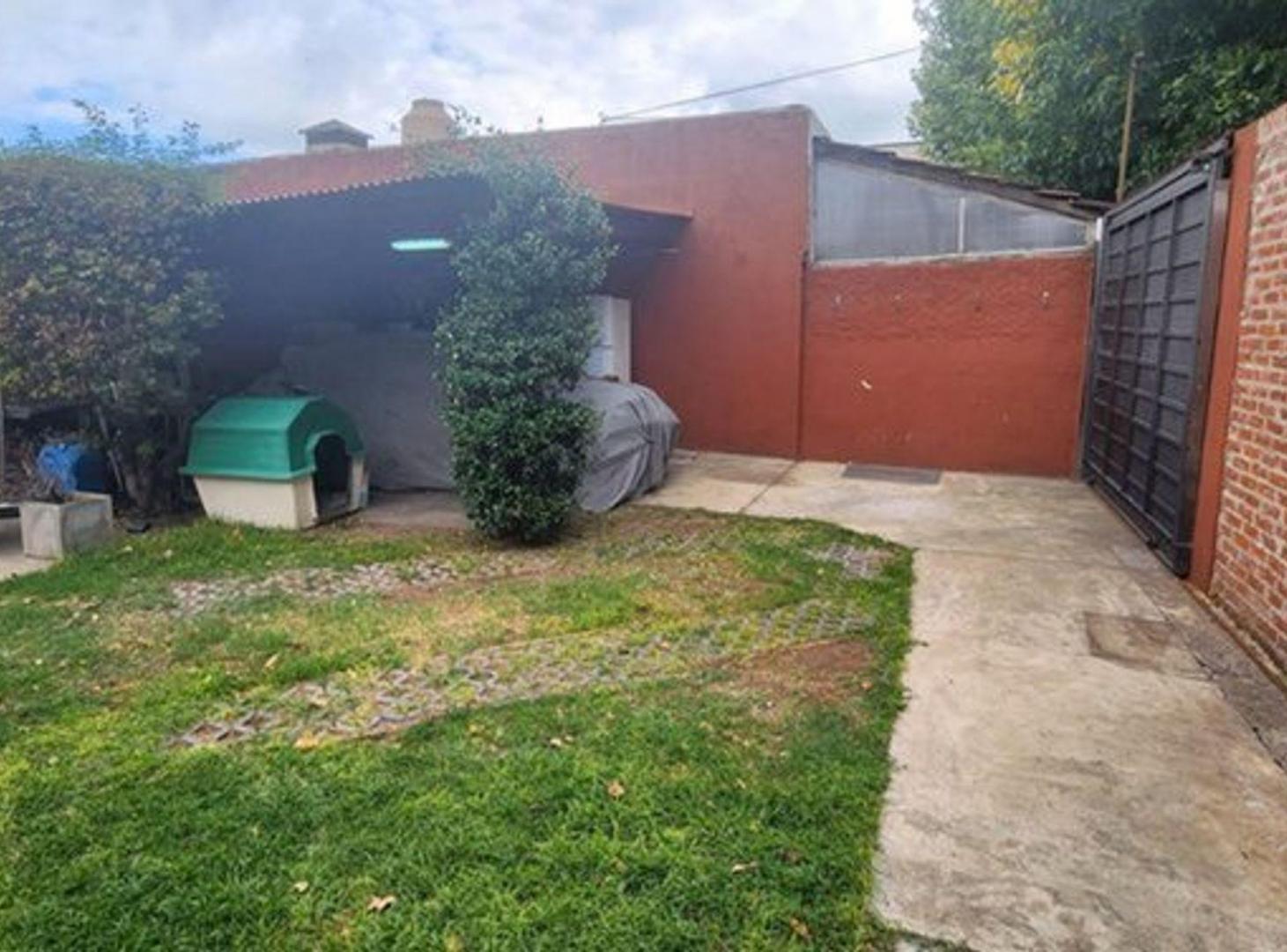 Foto de VENTA CASA 3 AMBIENTES LOTE EN ESQUINA TEMPERLEY, imagen 3