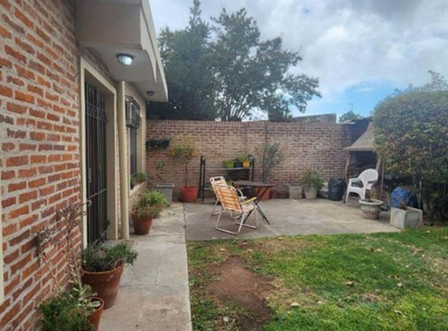 Foto de VENTA CASA 3 AMBIENTES LOTE EN ESQUINA TEMPERLEY, imagen 5
