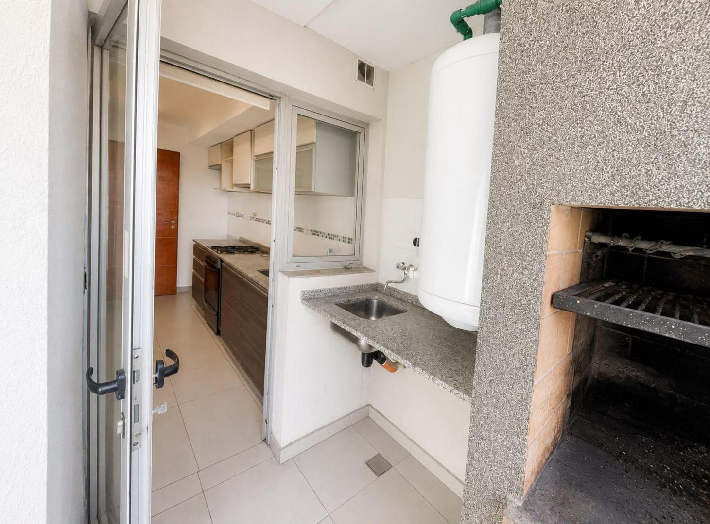 Foto de VENTA DEPARTAMENTO 2 AMBIENTES LINIERS COCHERA, imagen 3