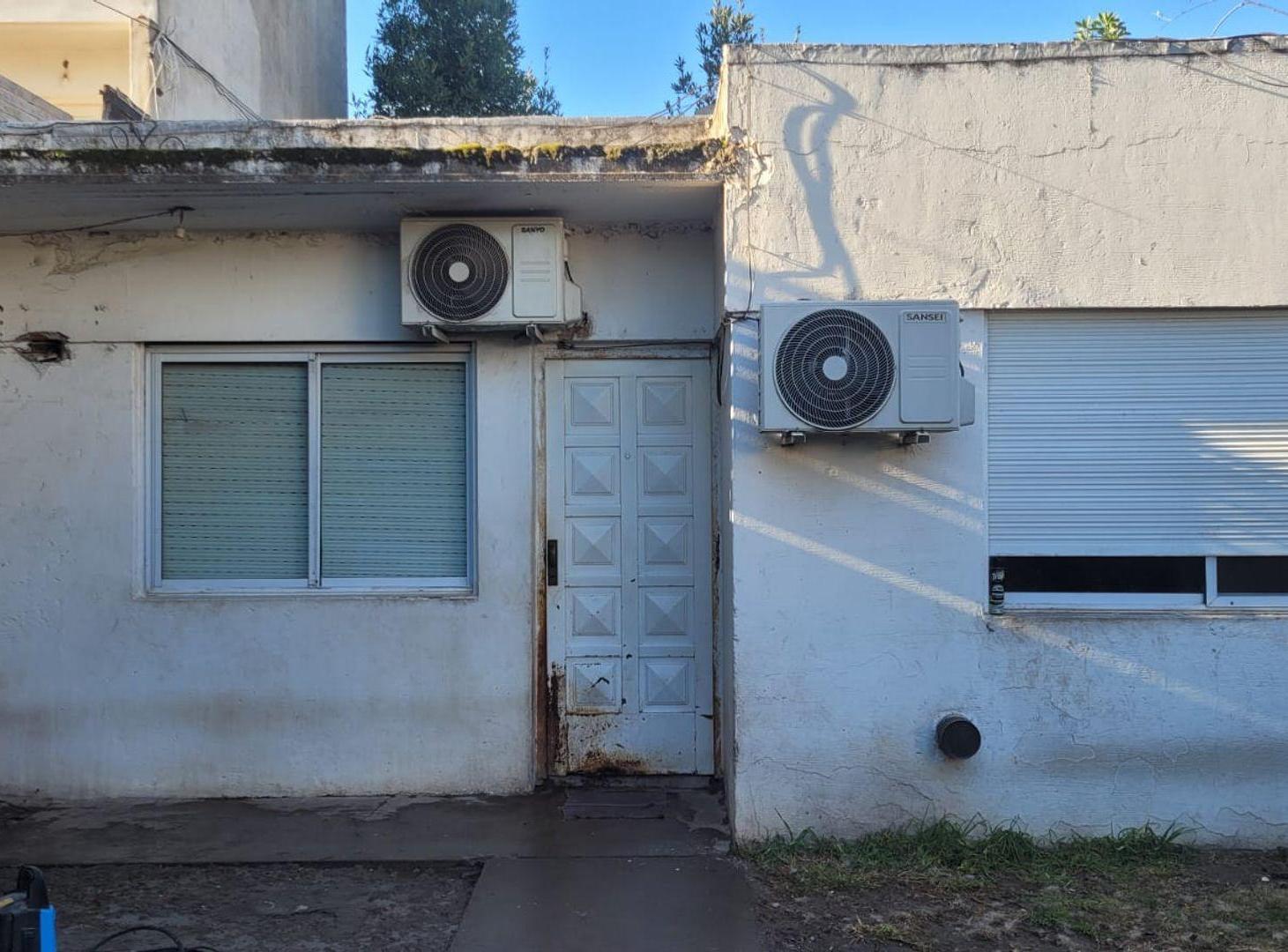 Foto de VENTA CASA 3 AMB HURLINGHAM A RECICLAR LOTE PROPIO, imagen 1