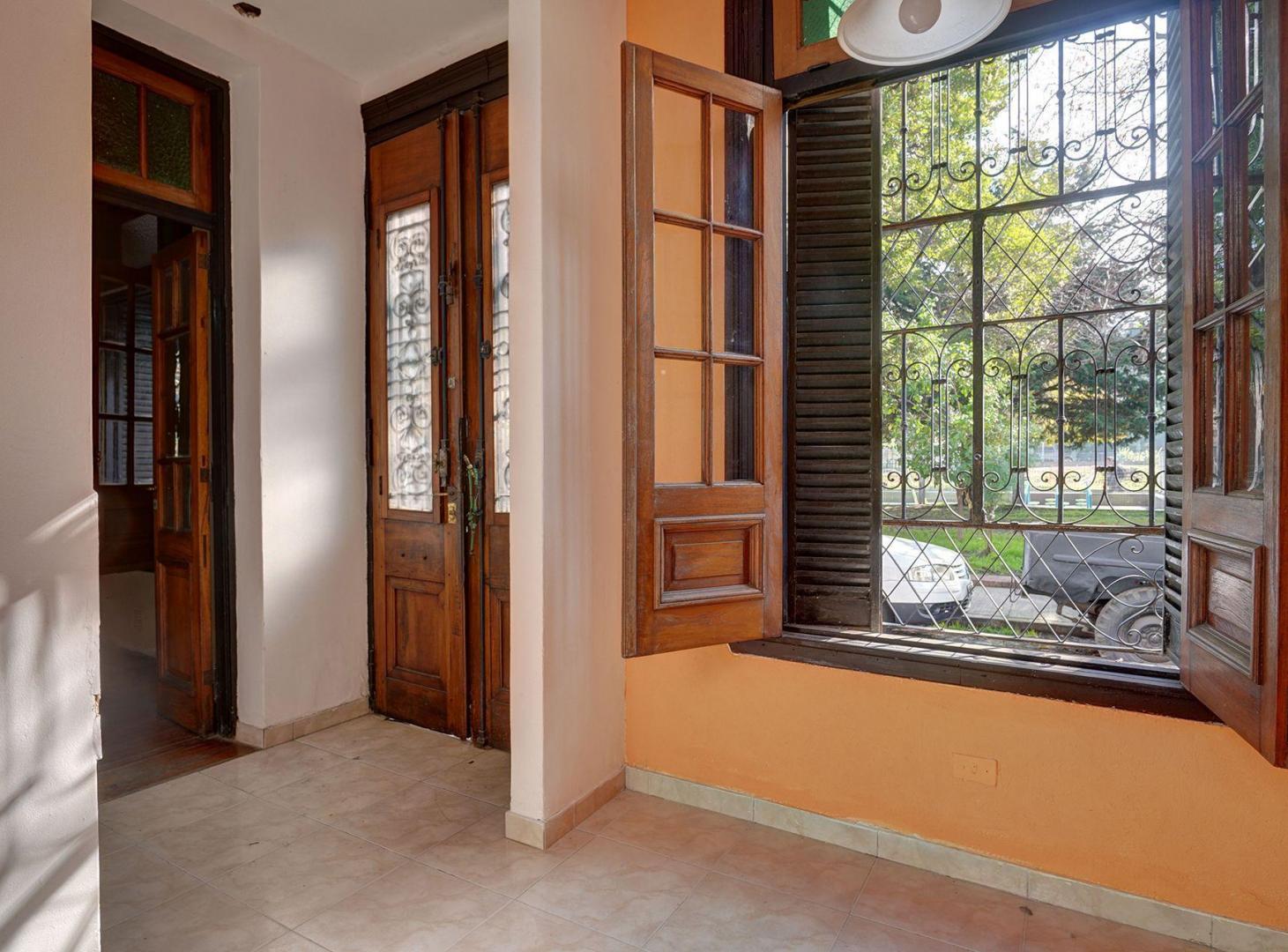 Foto de VENTA PH 5 AMB VELEZ SARSFIELD FTE PATIO Y TERRAZA, imagen 3