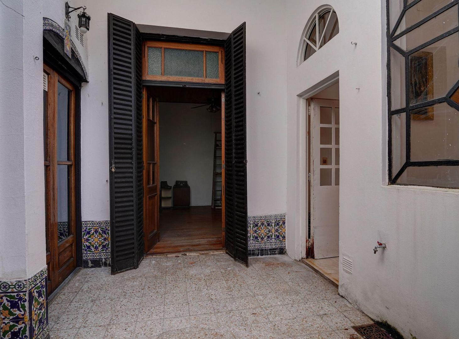 Foto de VENTA PH 5 AMB VELEZ SARSFIELD FTE PATIO Y TERRAZA, imagen 5
