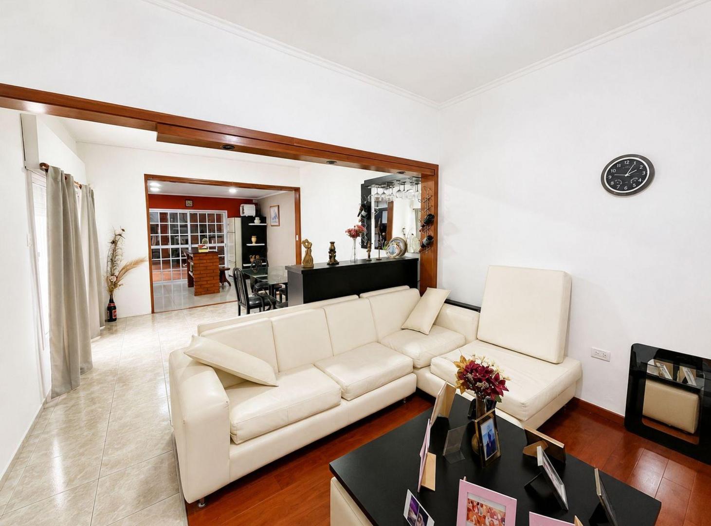 Foto de VENTA CASA 4 AMBIENTES SAN JUSTO COCHERA PILETA, imagen 1