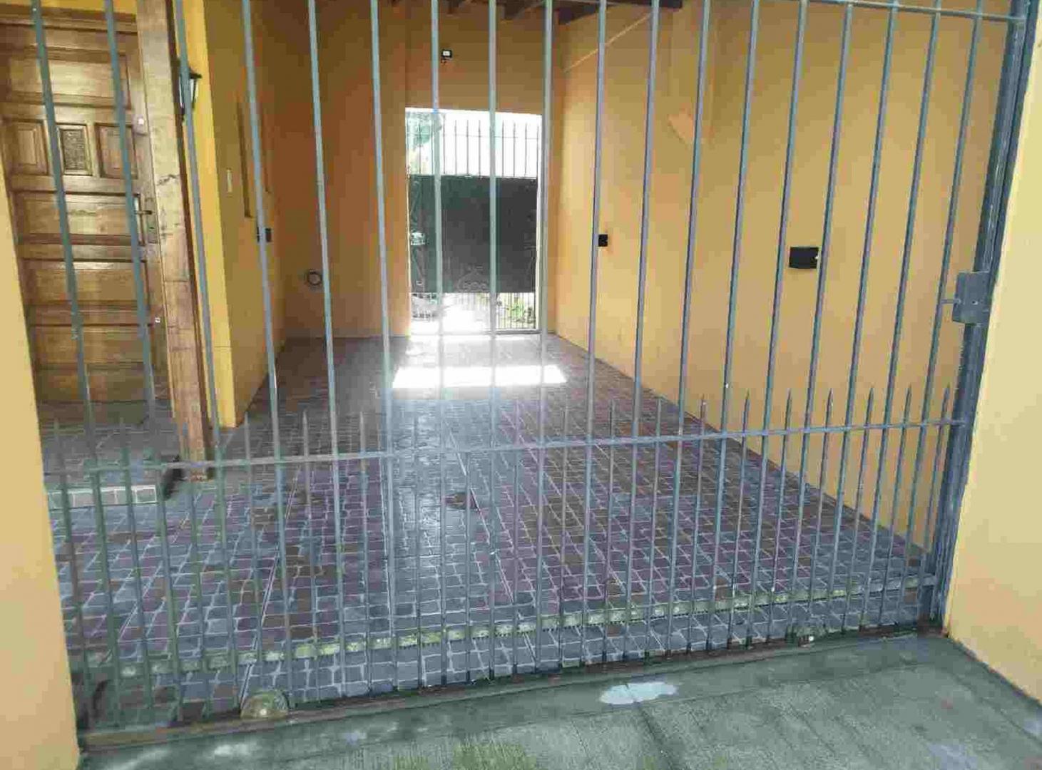 Foto de VENTA CASA 3 AMBIENTES TEMPERLEY ESTE PATIO COCHER, imagen 5