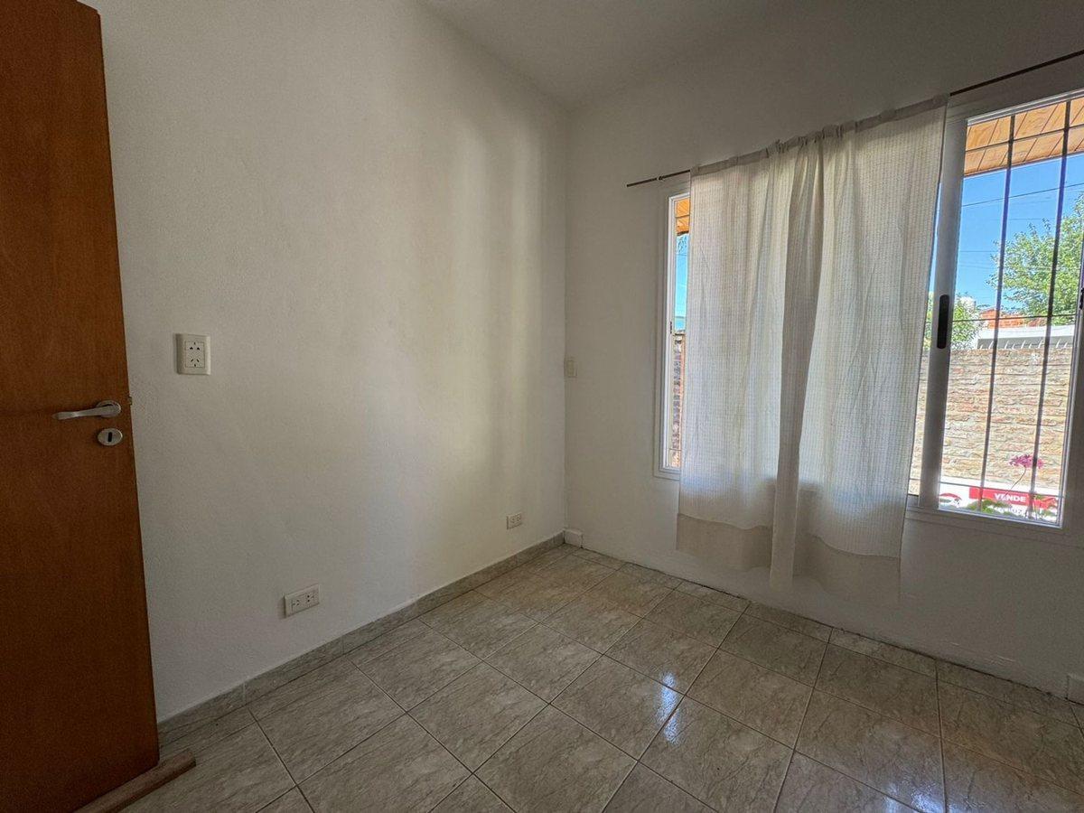 Foto de VENTA CASA 3 AMBIENTES ITUZAINGO PARQUE Y COCHERA, imagen 4