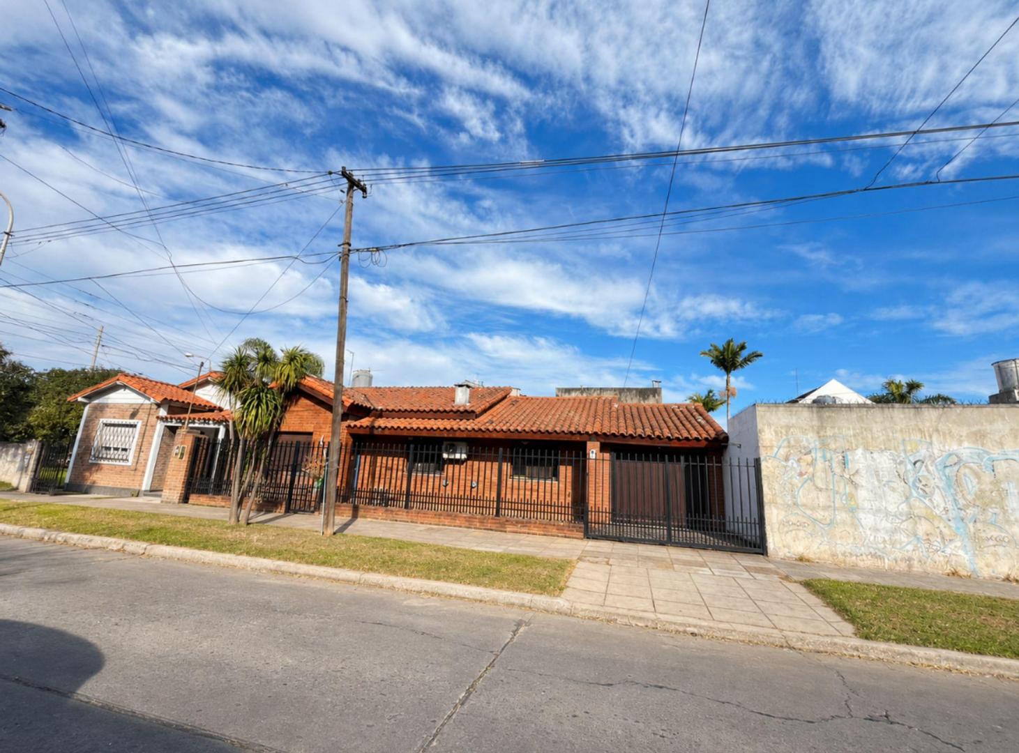 Foto de VENTA CASA 4 AMBIENTES RAMOS MEJIA CON PARQUE, imagen 3