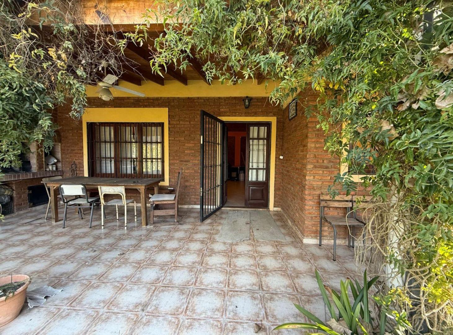 Foto de VENTA CASA 3 AMB EN FRANCISCO ALVAREZ C PILETA, imagen 1