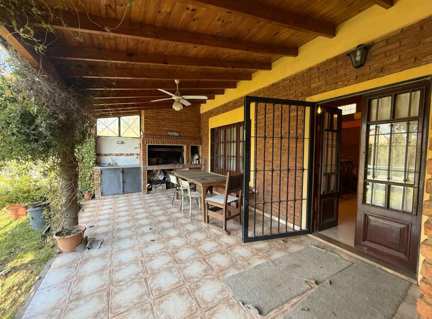Foto de VENTA CASA 3 AMB EN FRANCISCO ALVAREZ C PILETA, imagen 2
