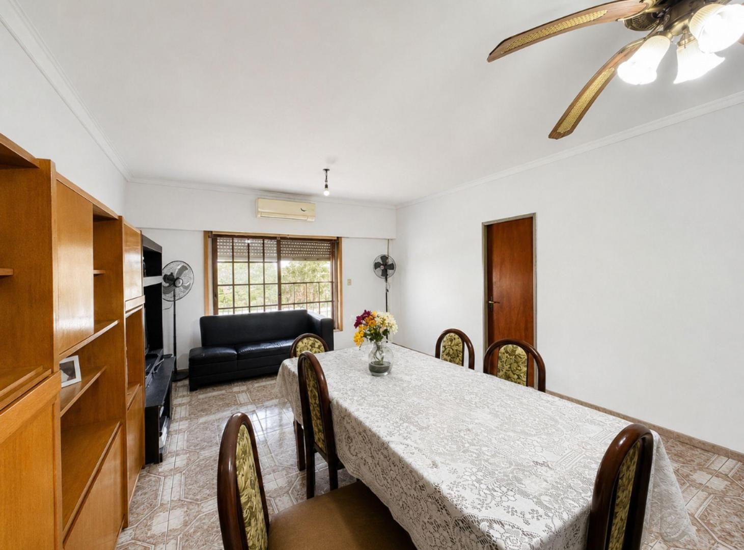 Foto de VENTA CASA 4 AMBIENTES LINIERS + LOCAL LOTE 336M2, imagen 3