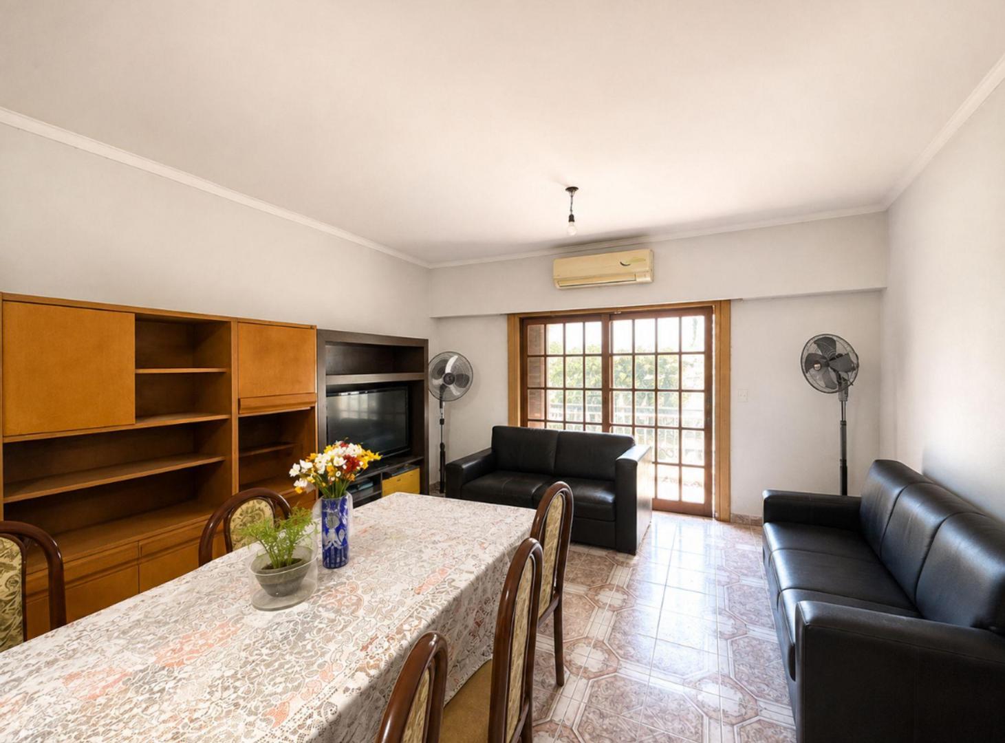 Foto de VENTA CASA 4 AMBIENTES LINIERS + LOCAL LOTE 336M2, imagen 1