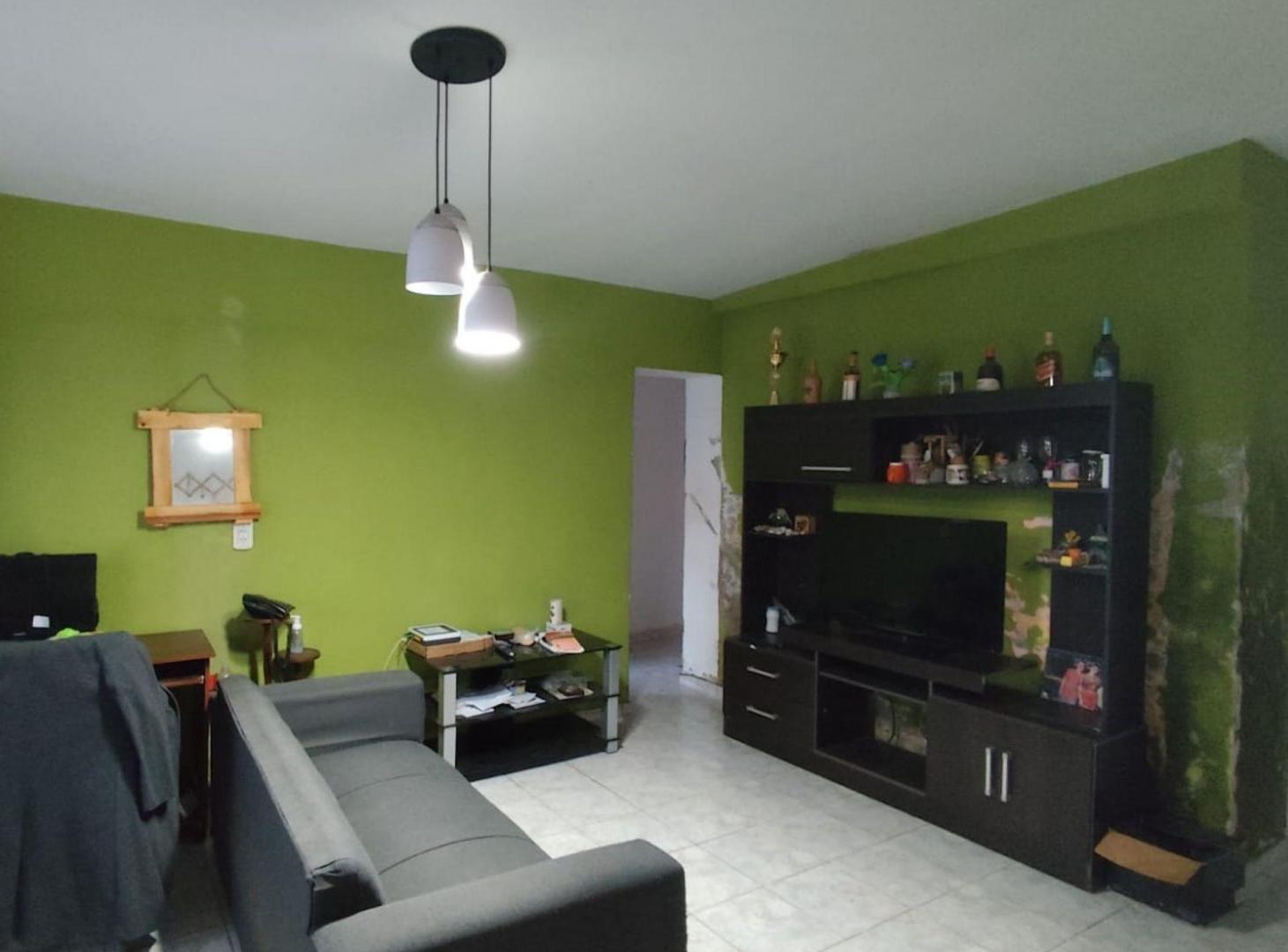 Foto de VENTA CASA 4 AMBIENTES CASTELAR SUR DOBLE COCHERA, imagen 2