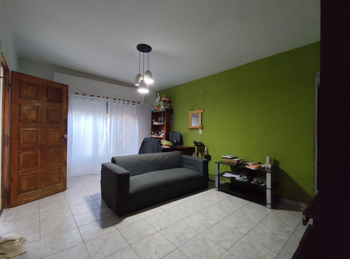 Foto de VENTA CASA 4 AMBIENTES CASTELAR SUR DOBLE COCHERA, imagen 1