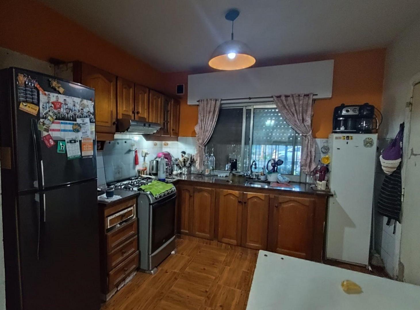 Foto de VENTA CASA 4 AMBIENTES CASTELAR SUR DOBLE COCHERA, imagen 5