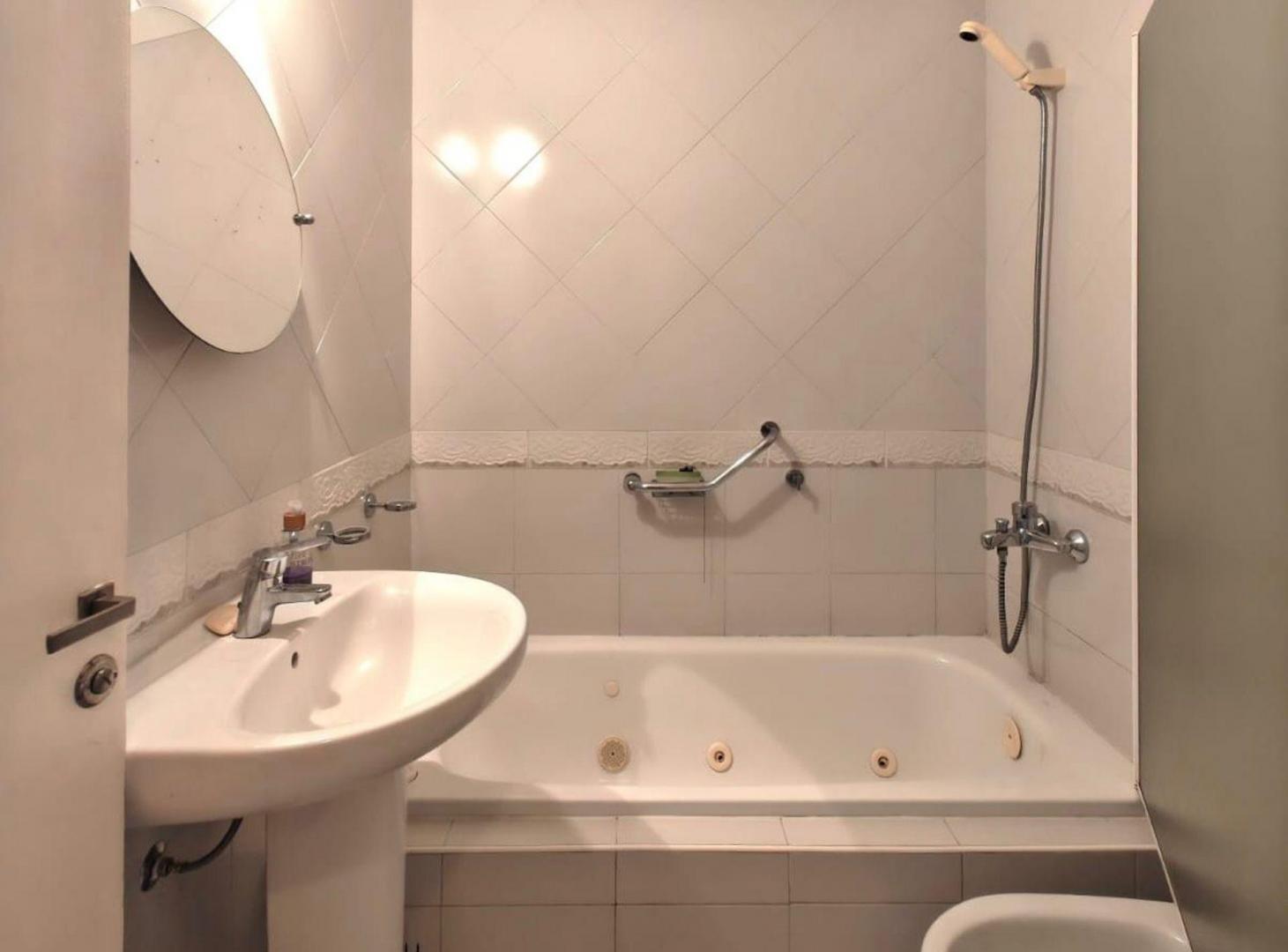 Foto de VENTA DEPTO 3 AMB VILLA DEL PARQUE GUARDACOCHES, imagen 3