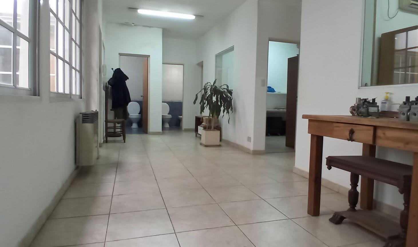 Foto de VENTA CASA 4 AMBIENTES FLORESTA OFICINAS PERMUTA, imagen 2