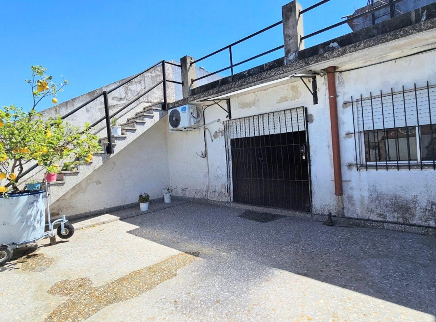 Foto de VENTA CASA 4 AMBIENTES CON DEPOSITO VILLA MADERO, imagen 1