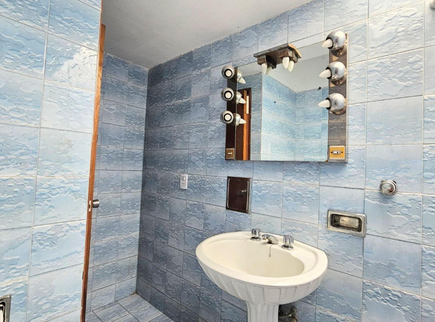 Foto de VENTA CASA 4 AMBIENTES CON DEPOSITO VILLA MADERO, imagen 2