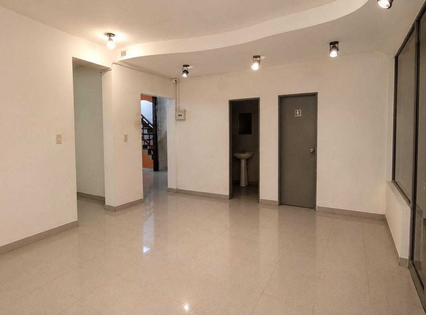 Foto de ALQUILER DEPOSITO PATERNAL VARIOS RUBROS SOBRE AV, imagen 2
