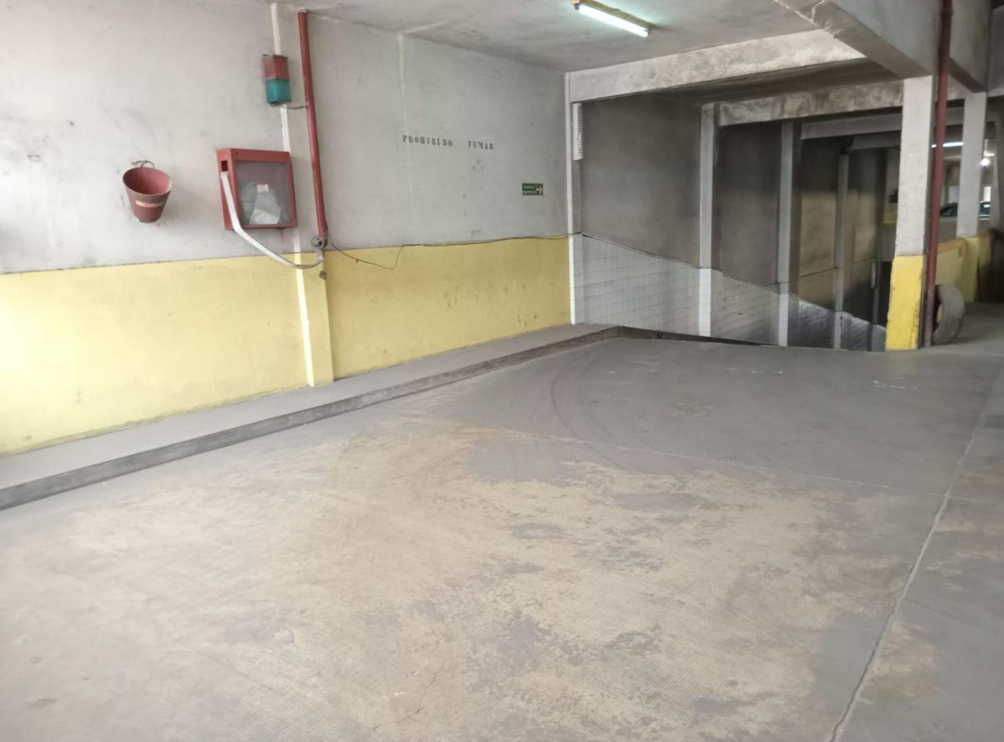Foto de VENTA COCHERA DOBLE CUBIERTA FIJA EN LINIERS, imagen 2