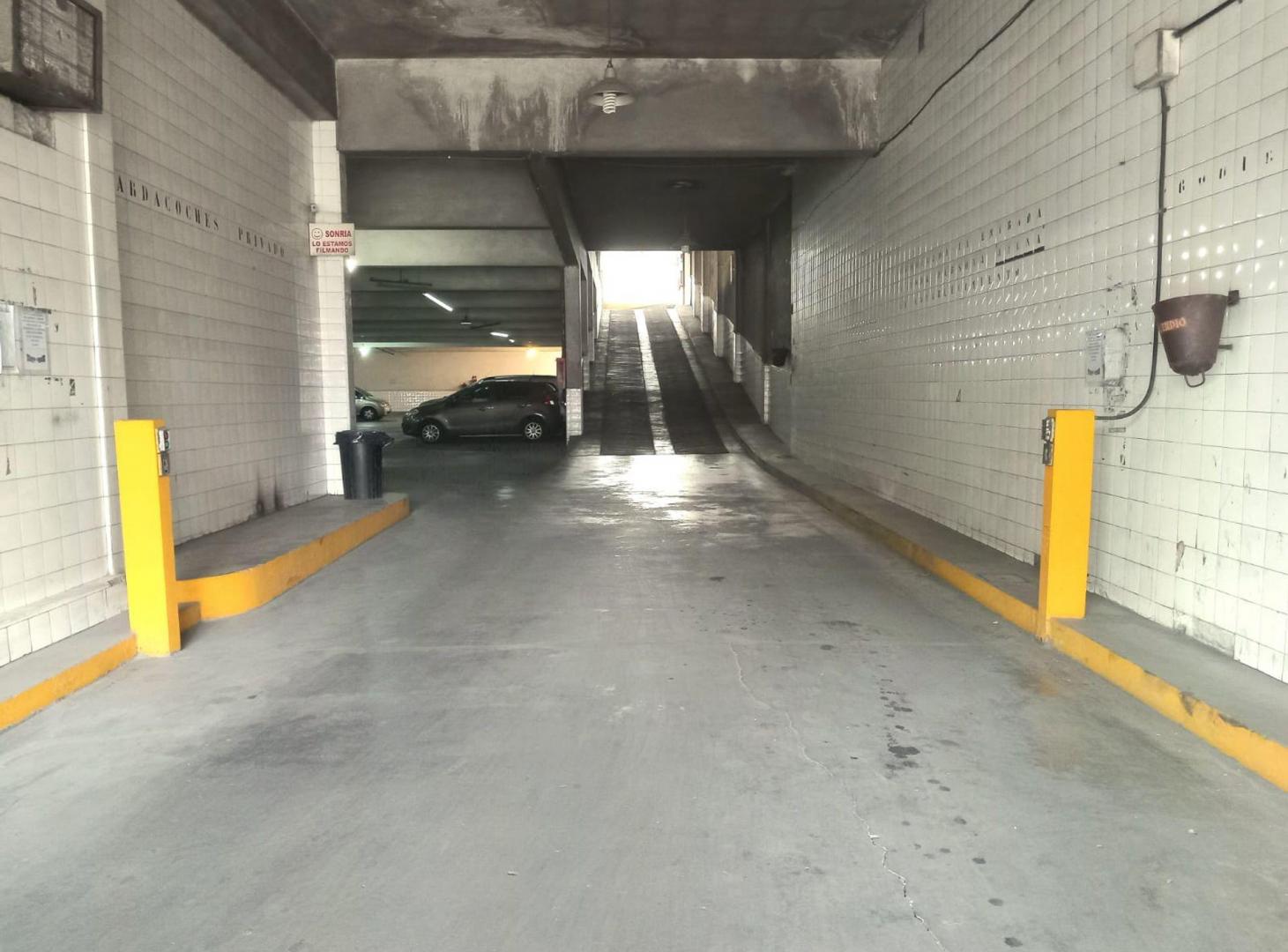 Foto de VENTA COCHERA DOBLE CUBIERTA FIJA EN LINIERS, imagen 1
