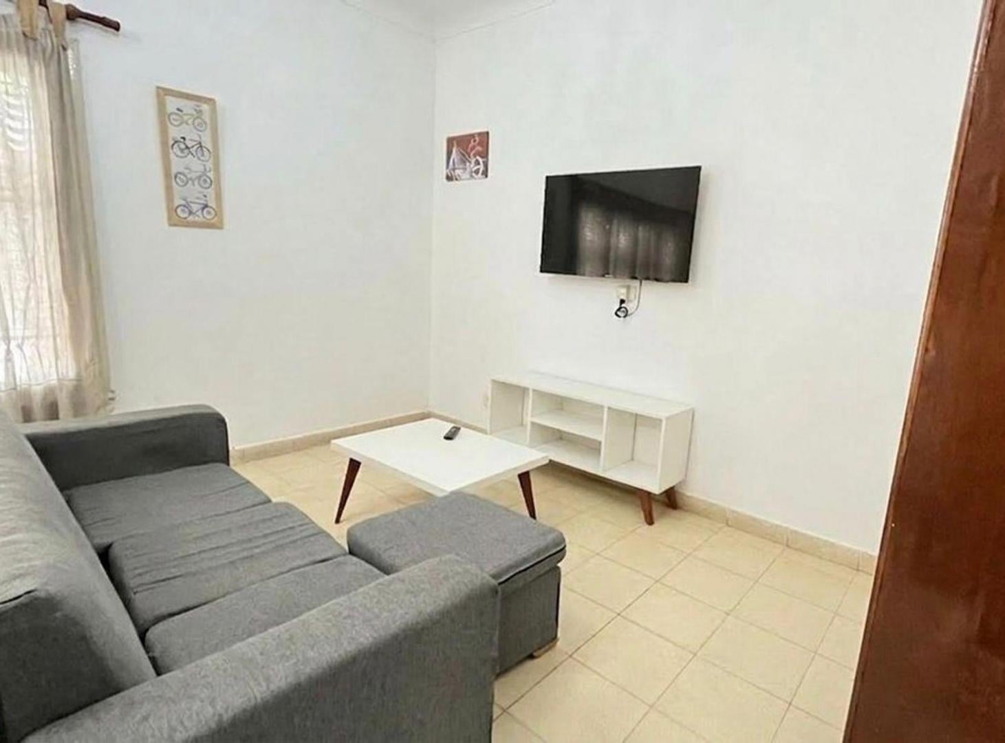 Foto de VENTA CASA 3 AMBIENTES EN MORON APTO CREDITO, imagen 2