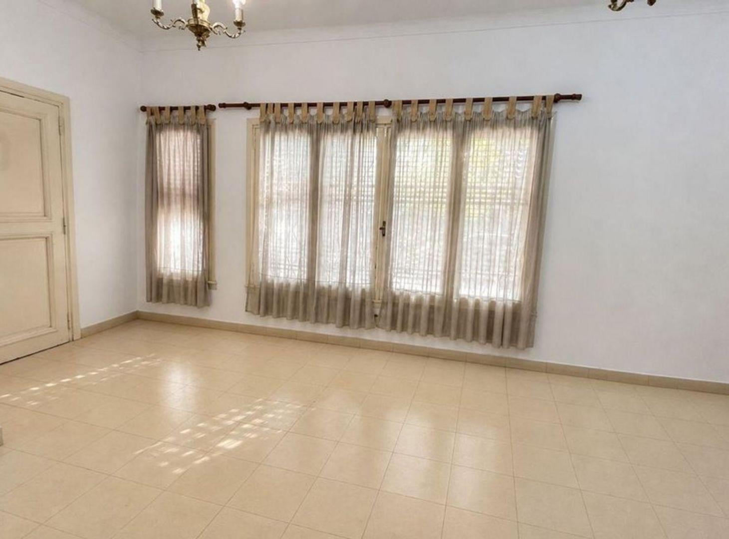 Foto de VENTA CASA 3 AMBIENTES EN MORON APTO CREDITO, imagen 1
