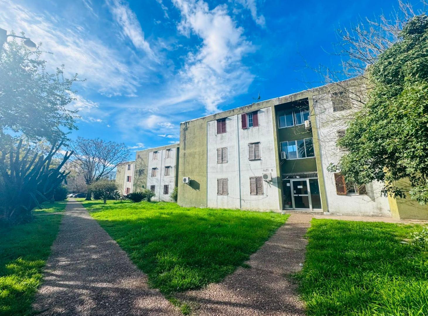 Foto de VENTA PH 3 AMB BANFIELD BARRIO SEMI CERRAD COCHERA, imagen 3