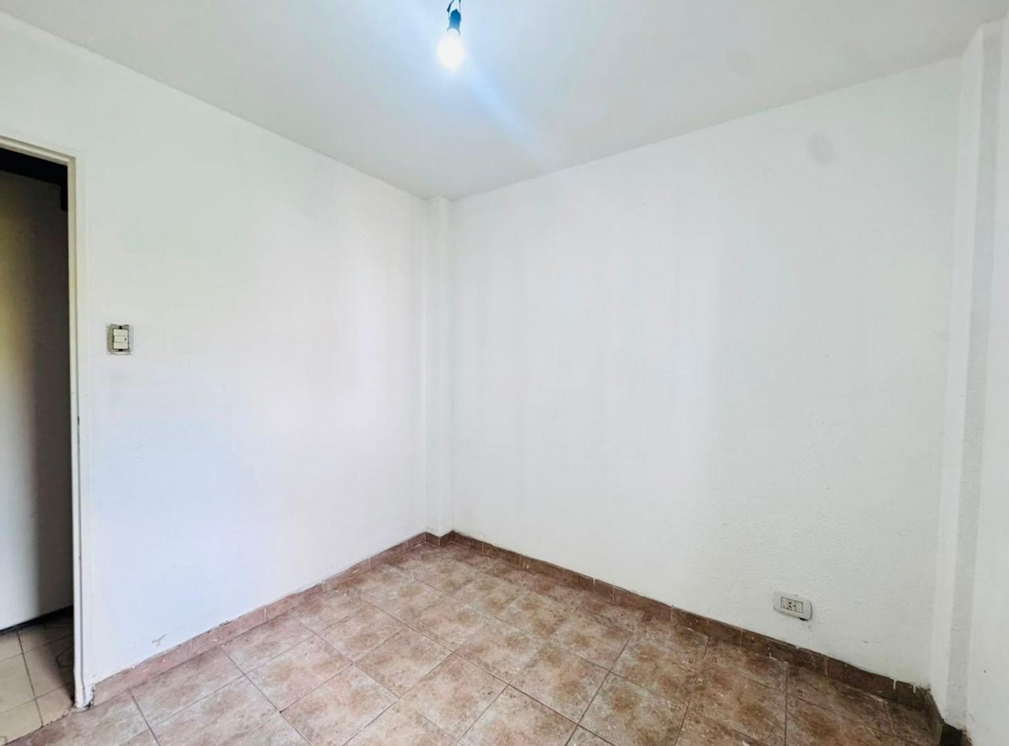 Foto de VENTA PH 3 AMB BANFIELD BARRIO SEMI CERRAD COCHERA, imagen 4