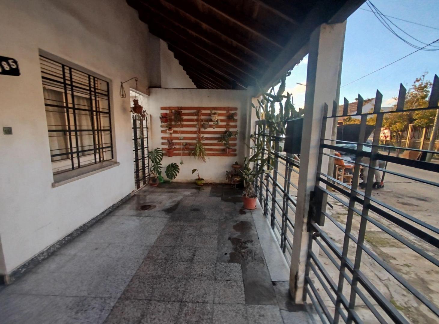 Foto de VENTA CASA 4 AMB TEMPERLEY APTO CREDITO PATIO, imagen 1