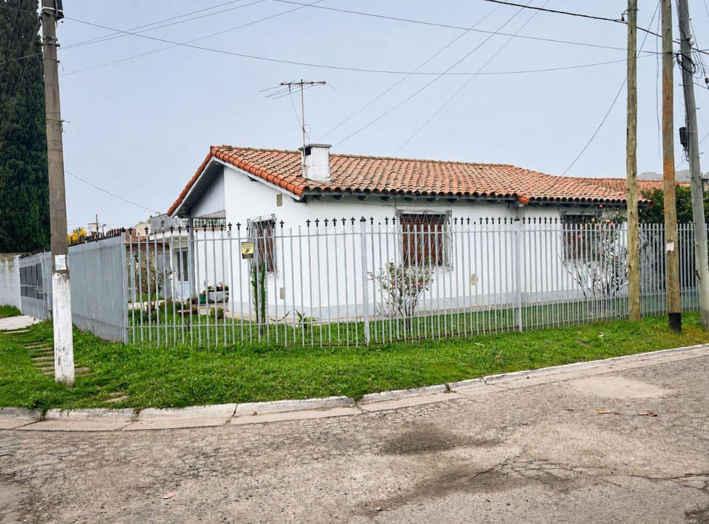 Foto de VENTA CASA 4 AMB CIUDAD EVITA DOBLE COCHERA PATIO, imagen 4