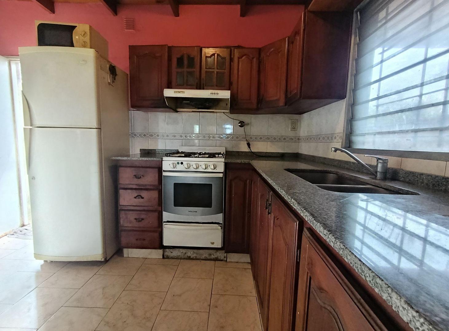 Foto de VENTA CASA 3 AMBIENTES MONTEGRANDE COCHERA Y PATIO, imagen 4