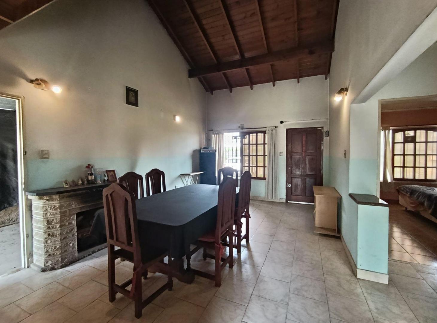 Foto de VENTA CASA 3 AMBIENTES MONTEGRANDE COCHERA Y PATIO, imagen 1