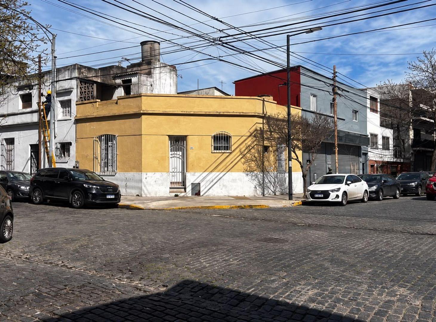 Foto de VENTA CASA 3 AMBIENTES FLORESTA LOTE PROPIO, imagen 2