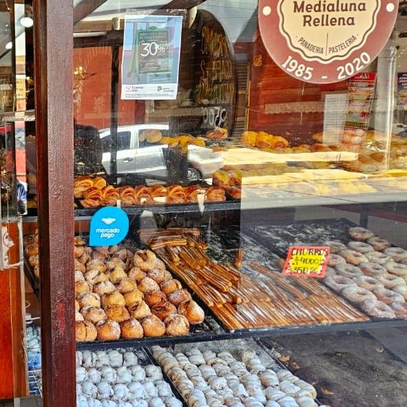 Panaderia Instalada con Deptos. 1 y 3 Amb. 1