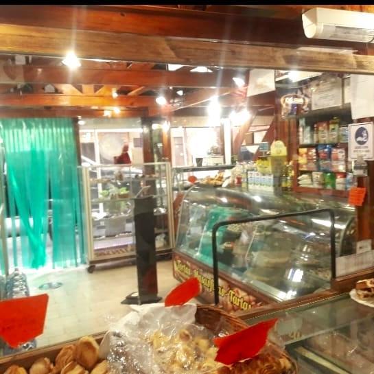 Panaderia Instalada con Deptos. 1 y 3 Amb. 2