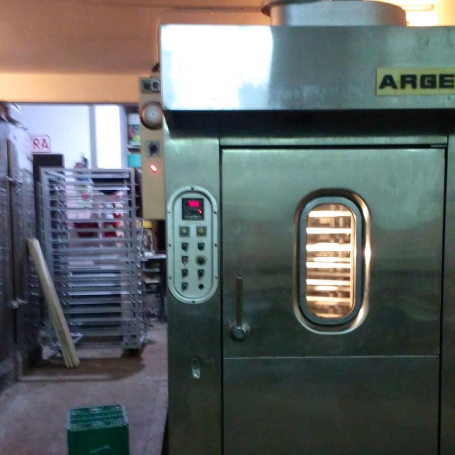 Panaderia Instalada con Deptos. 1 y 3 Amb. 2