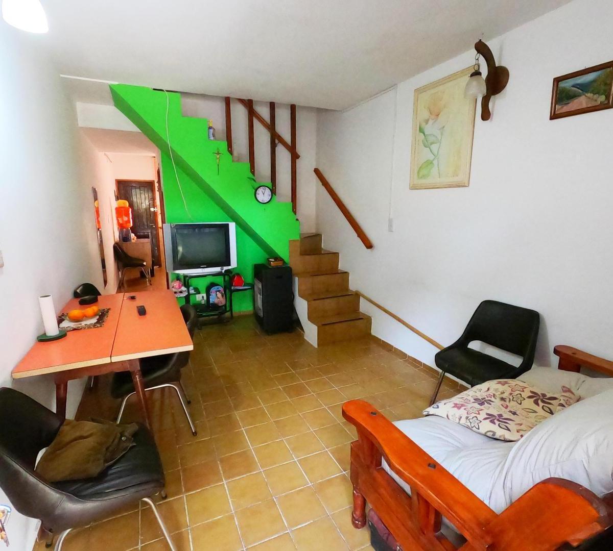 Duplex, Cerca de La Plaza, Cochera Descubierta. 60 m 4