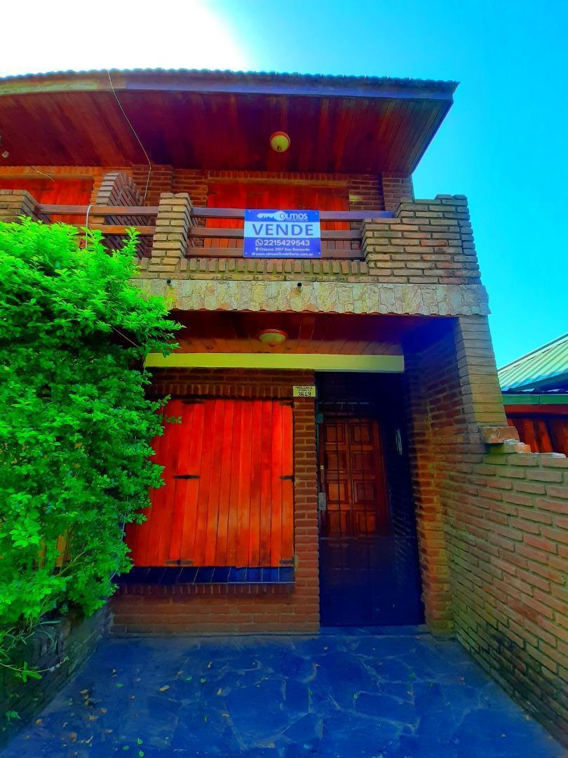 Triplex, con Quincho Cub, 2 Cocheras, 80 m. Excelente! 3