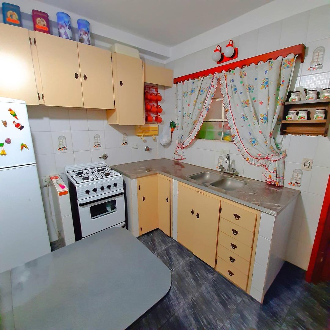 Triplex, con Quincho Cub, 2 Cocheras, 80 m. Excelente! 2