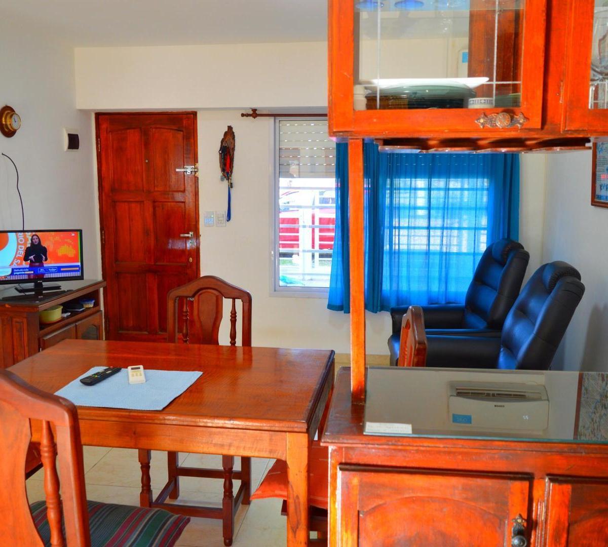 Chalet en Esquina, 2 Años de Antigüedad, con Depto. 30 m 2