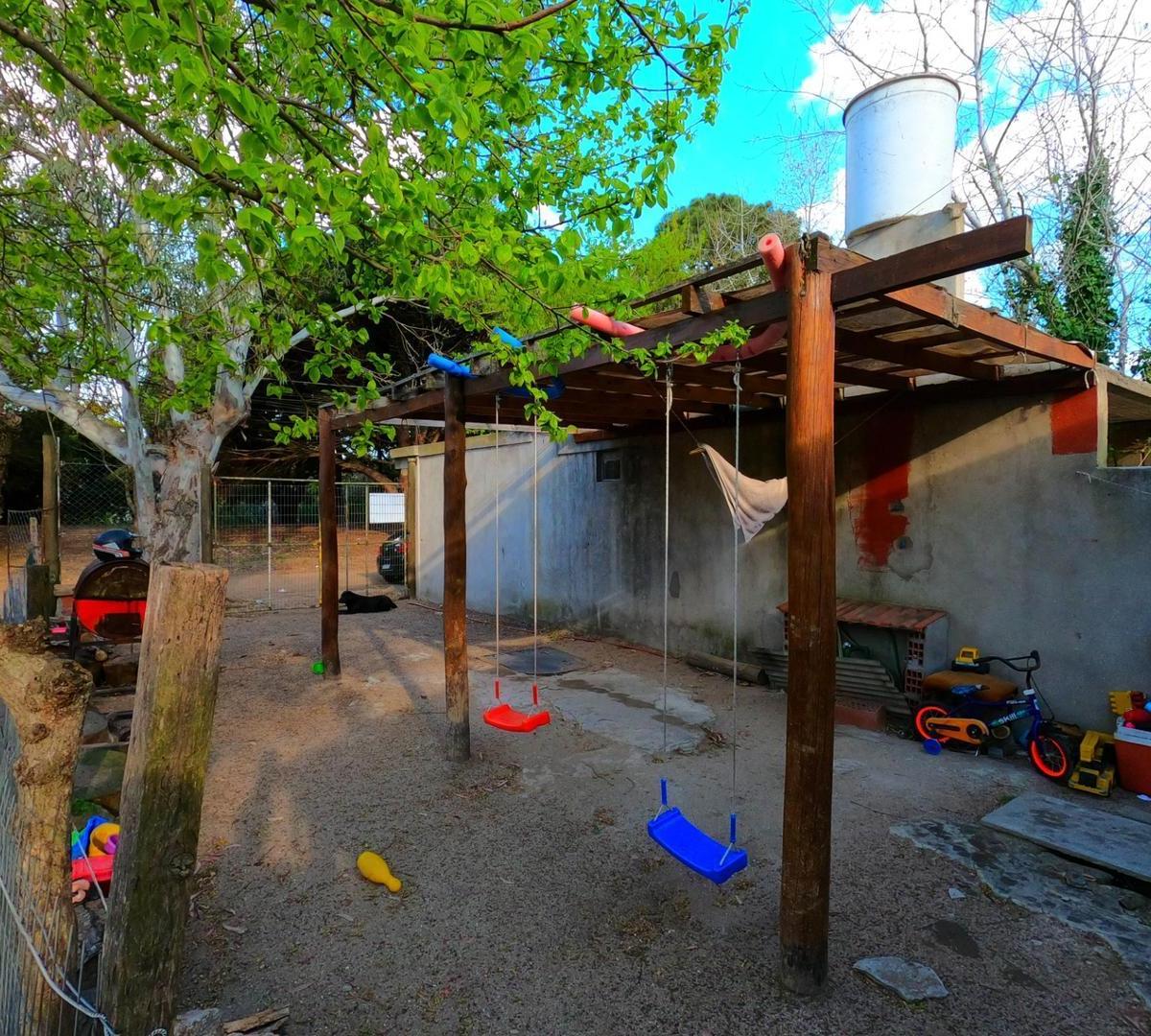 2 Casas en Terreno de 10 X 40 5