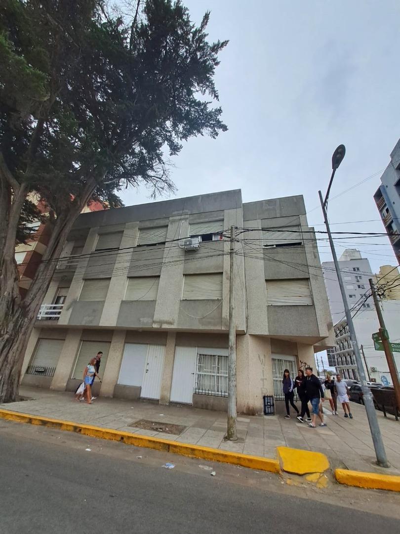 Oportunidad, 3 Amb. con Gas Natural, Céntrico. Impecable. 2