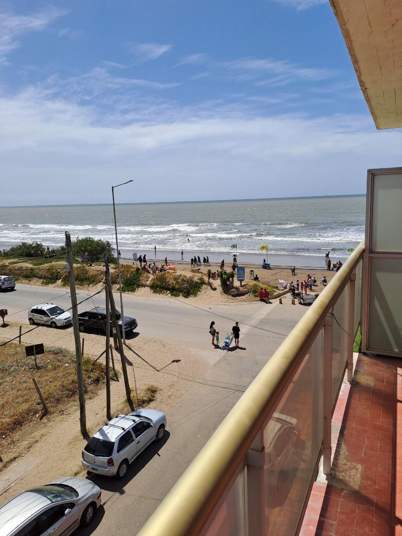 Vista Al Mar Desde Living y Dormt. Ascensor. Balcon. 2