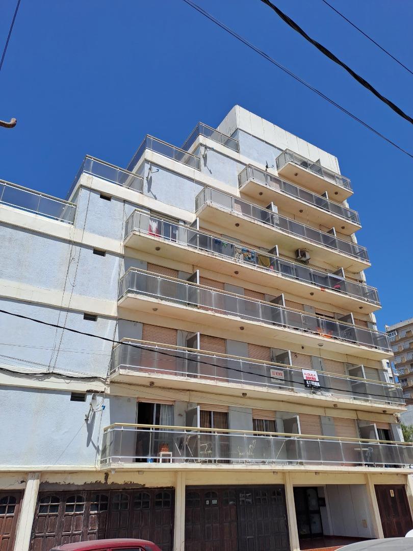 Vista Al Mar Desde Living y Dormt. Ascensor. Balcon. 5