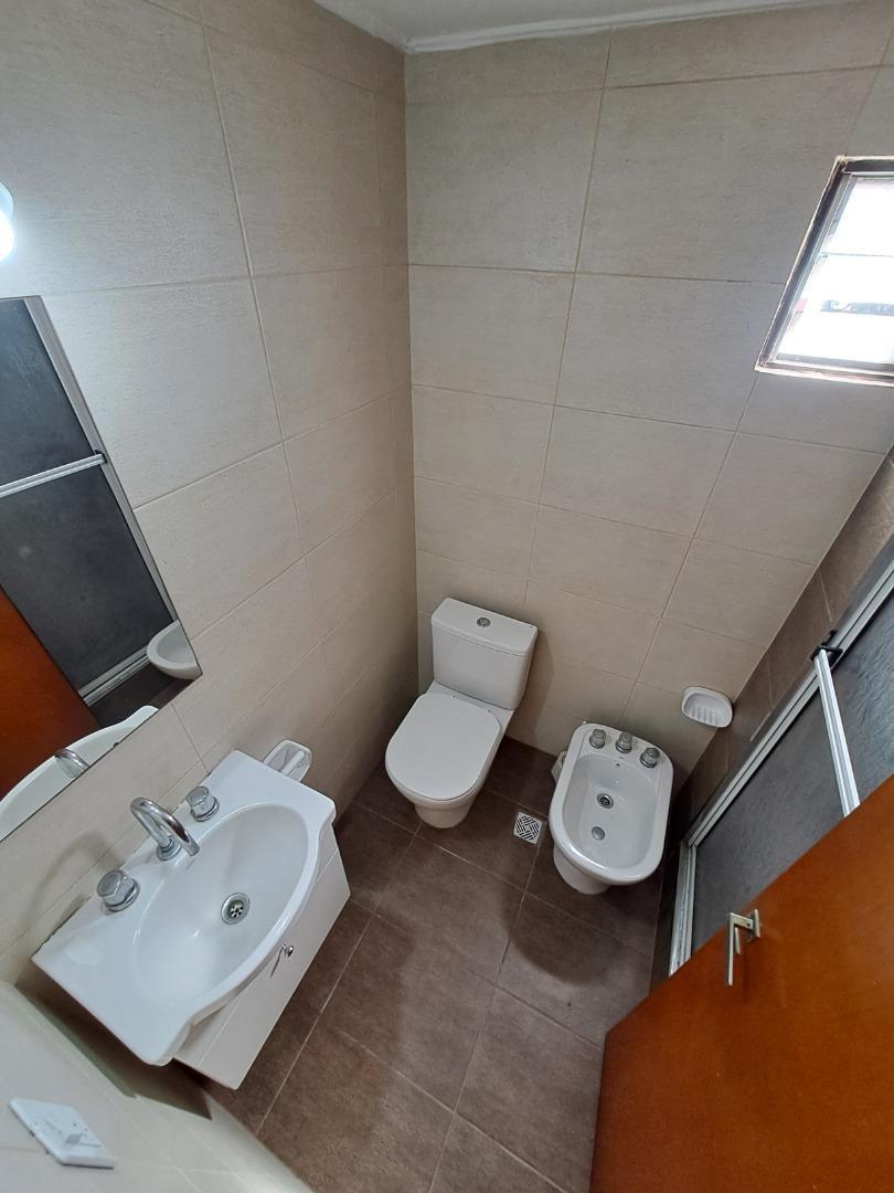 2 Amb. y Medio, Semipiso Luminoso y Funcional en Chiozza, 38 5