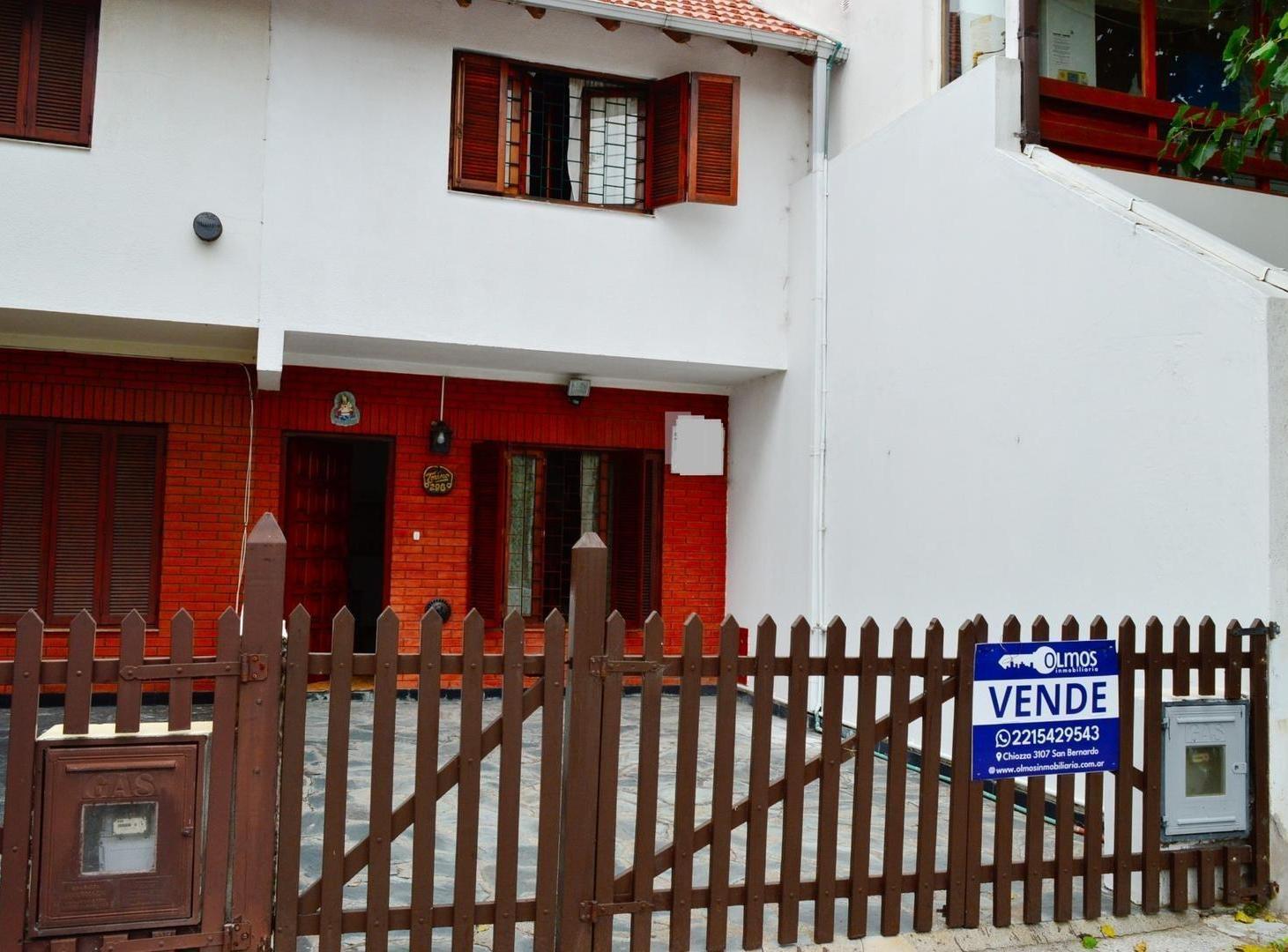 Triplex para 5 personas, gas natural, cochera