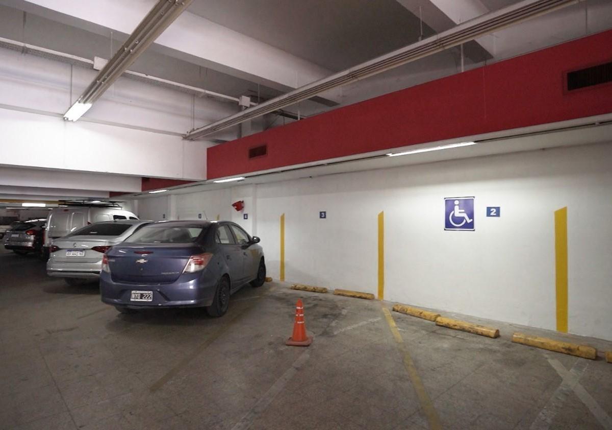 Venta Galpón de 1811 m² Frente Al Mercado Norte - Excelente Ubicación 3