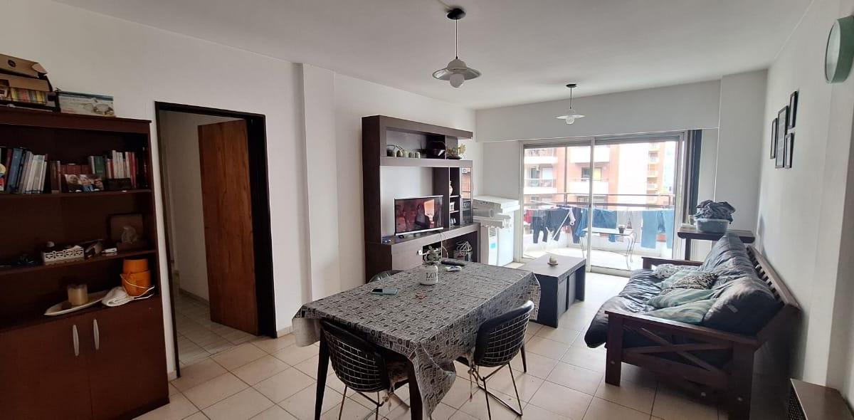 Departamento en Venta de 2 Dorm. con Cochera en Nueva Córdoba 2